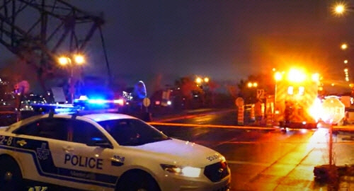 지난 2일(현지시각) 캐나다 몬트리올에서 경찰들이 추락한 경비행기 사고 현장에 도착해있다.  [더4K가이 유튜브 캡처. 재판매 및 DB 금지]